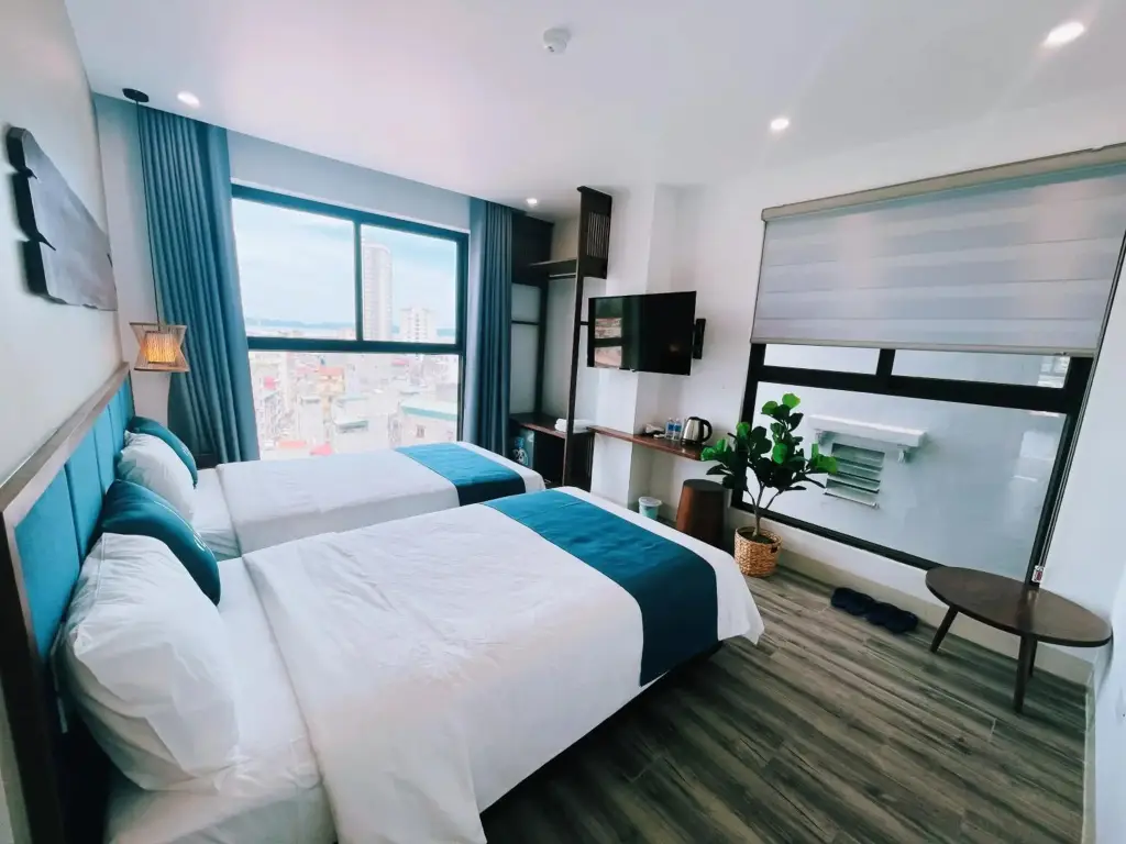Халонг: The Light Hotel