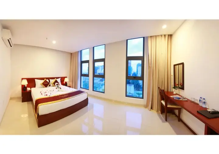 Дананг: May Beach Hotel