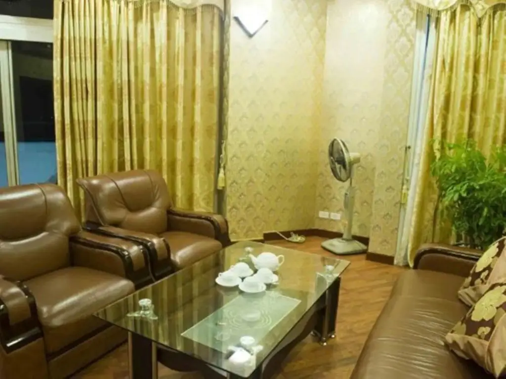 Халонг: Crown Hotel