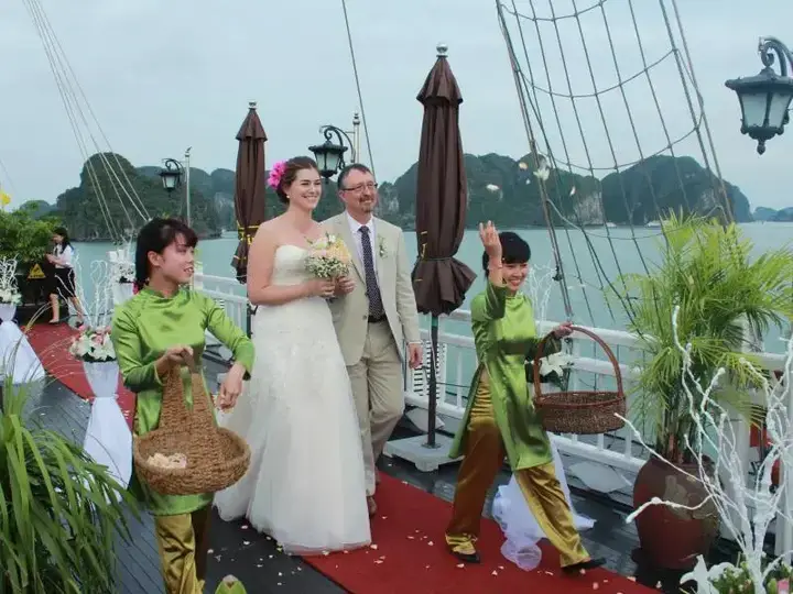 Халонг: Halong Bai Tho Hotel