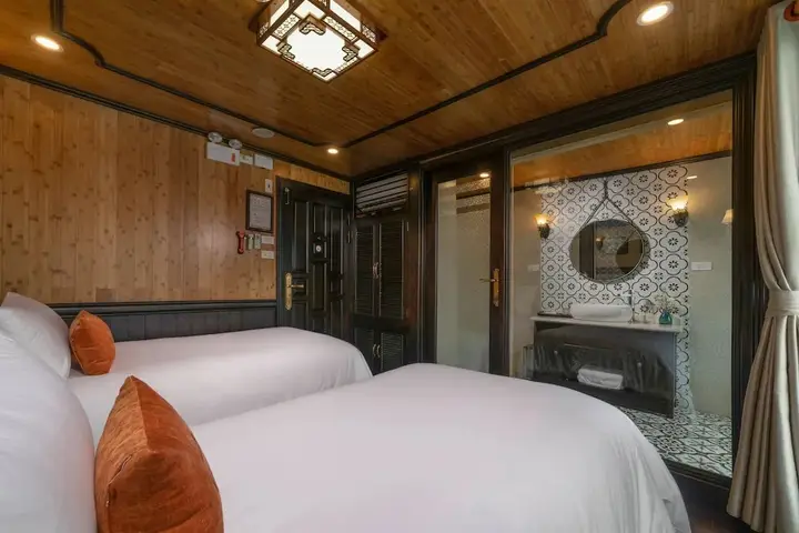 Халонг: Halong Victory Cruise