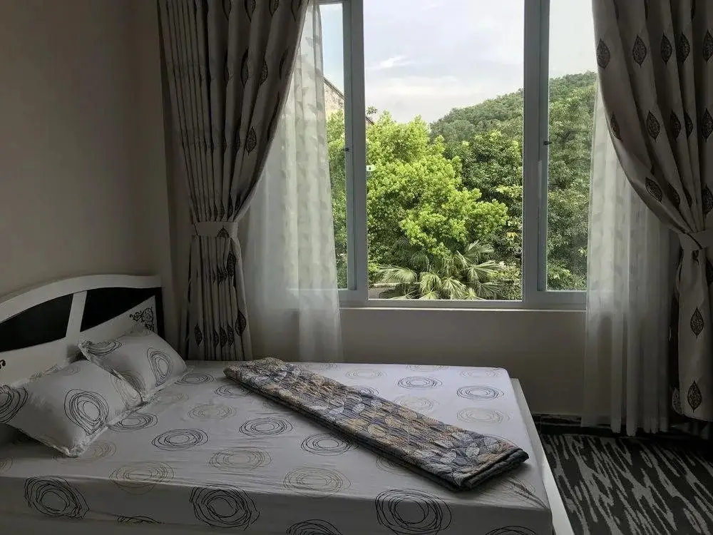 Халонг: Babycat Guesthouse & Cafe