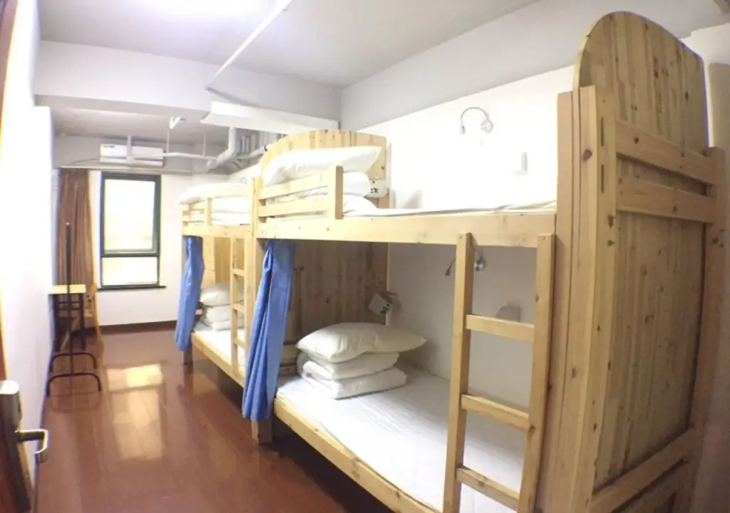 Шанхай: The Next Station Youth Hostel