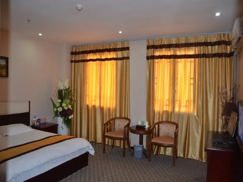 Шиянь: Wudangshan Yinjie Holiday Hotel