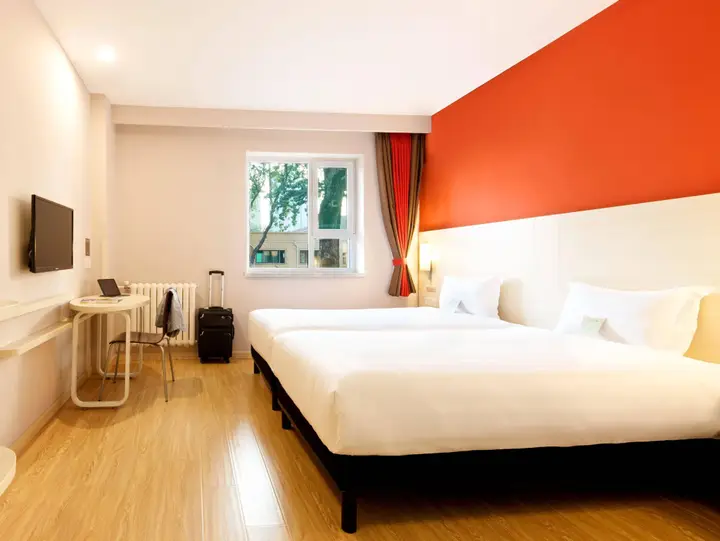 Цзинань: ibis Jinan Jingwu RD
