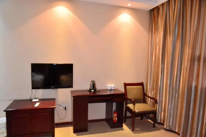 Шиянь: Wudangshan Ruifeng Business Hotel