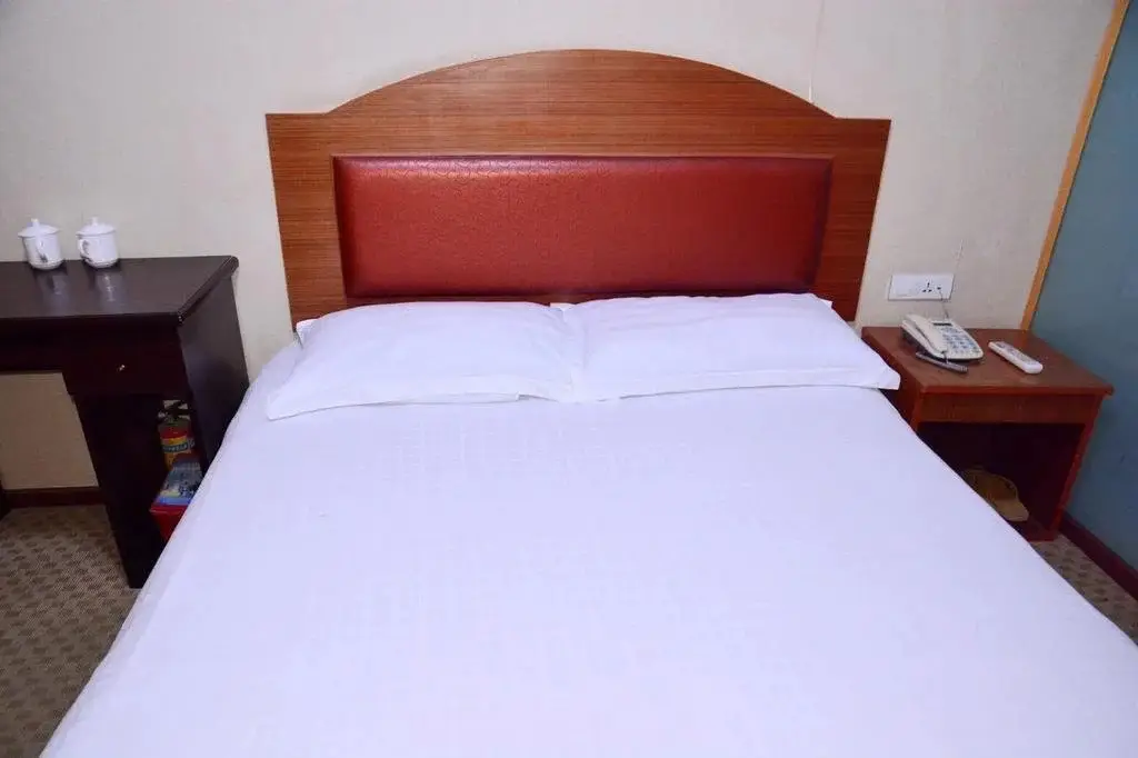 Шиянь: Wudangshan Ruifeng Business Hotel