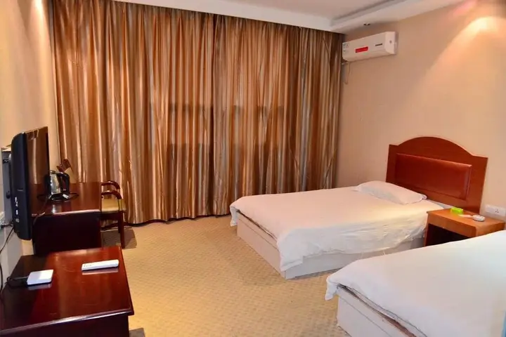 Шиянь: Wudangshan Ruifeng Business Hotel