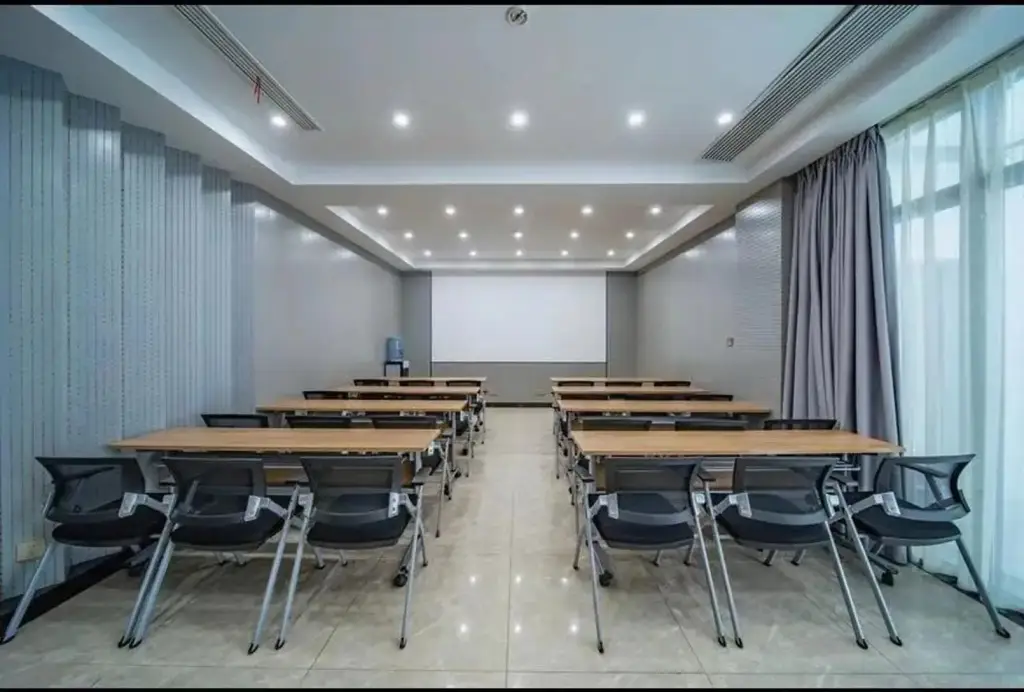 Нанкин: Starway Hotel Nanjing Mochou Lake