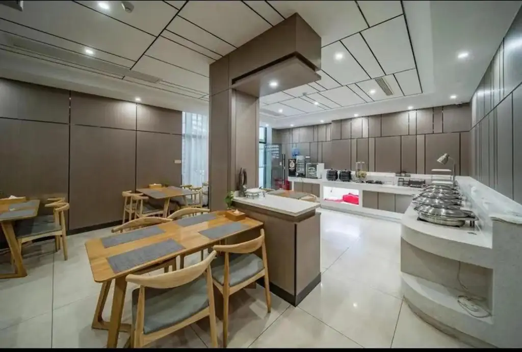 Нанкин: Starway Hotel Nanjing Mochou Lake