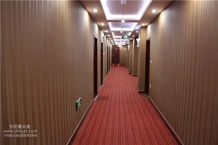Хецзе: Dushi Yizhan Business Hotel