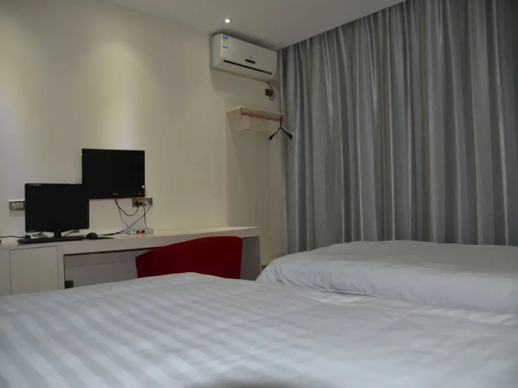 Шиянь: Wudangshan Tianbao Jiuru Hotel