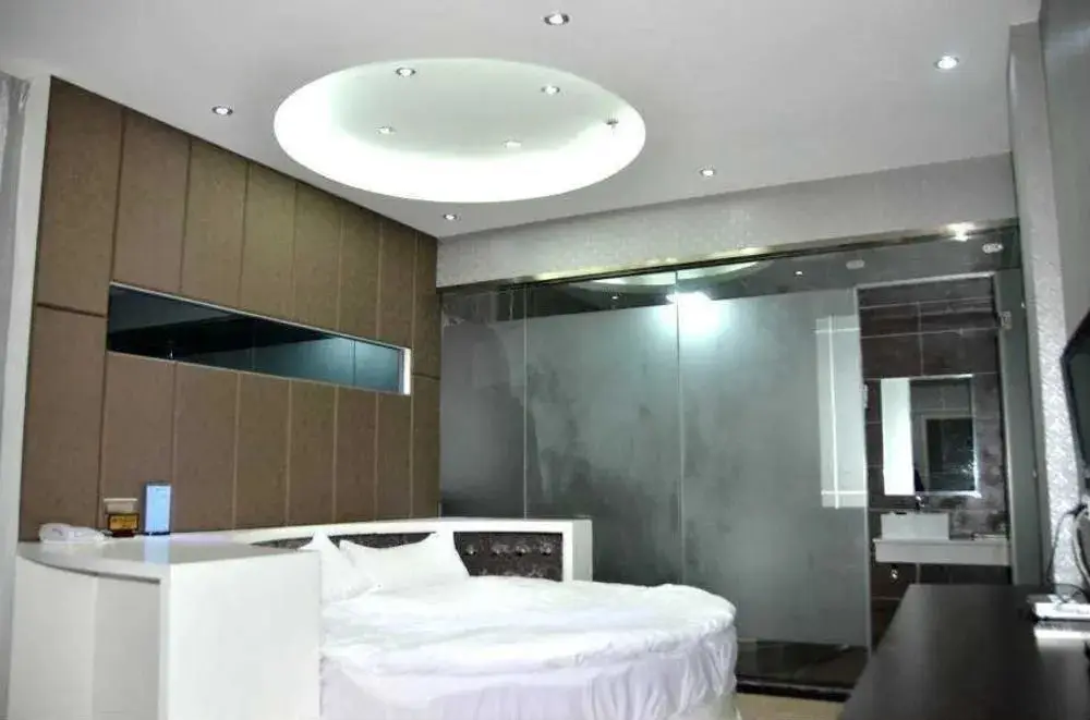 Шиянь: Wudangshan Tianbao Jiuru Hotel