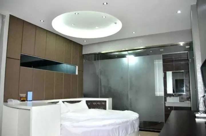 Шиянь: Wudangshan Tianbao Jiuru Hotel