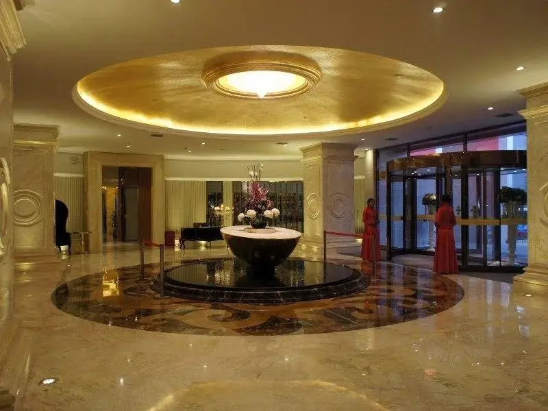 Шиянь: Fontainebleau Hotel