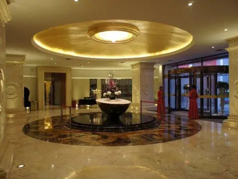 Fontainebleau Hotel — фото 1
