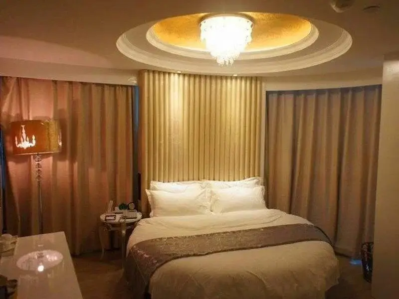 Шиянь: Fontainebleau Hotel