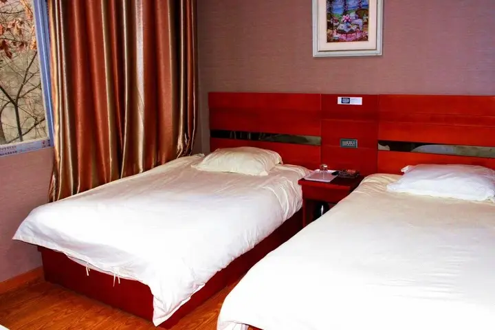 Шиянь: Wudangshan Tanluzhe Youth Hostel