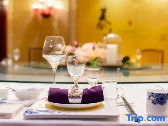 Линьи: Linyi Ronghua Hotel (People's Square Railway Station)