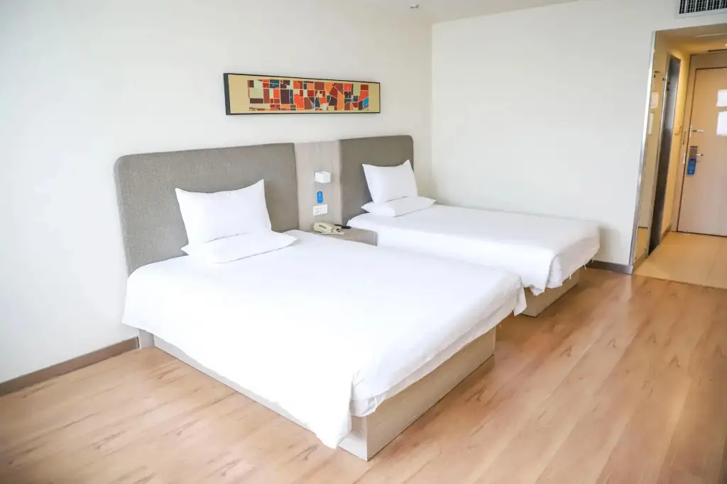 Цзинань: Home Inn JiNan Railway Station Square