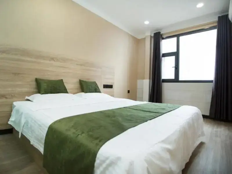 Линьи: Greentree Inn Linyi Lanshan District Bus Station E