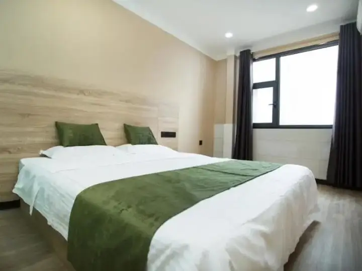 Линьи: Greentree Inn Linyi Lanshan District Bus Station E