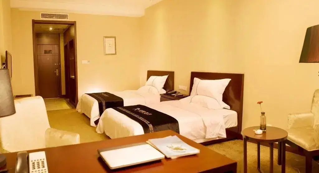 Нанкин: Round Hotel