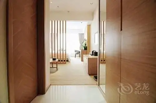 Wuhan Yuntai 6 Plus 1 Hotel — фото 1