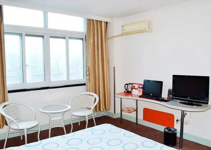 Шанхай: Motel 168 (Shanghai Hongqiao Hub, Qixin Road Metro Station)