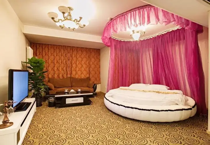 Пекин: Shiyu Round-bed Theme Service Apartment