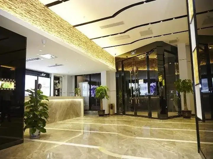 Ухань: Lavande Hotel Wuhan Huanghelou Branch