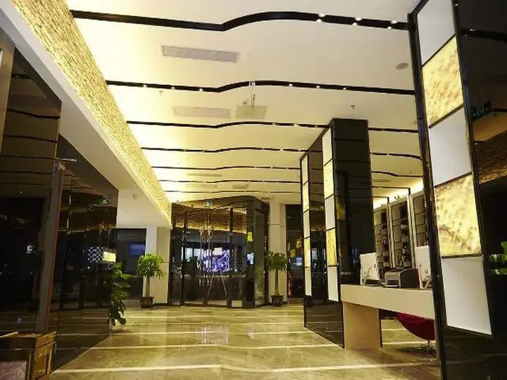 Ухань: Lavande Hotel Wuhan Huanghelou Branch