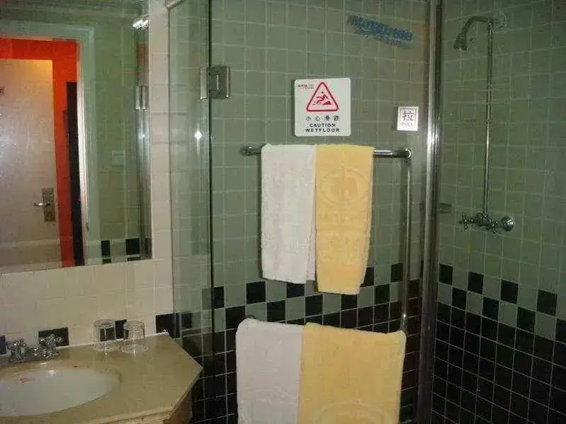 Шанхай: Motel 168 Ao Men Road Inn