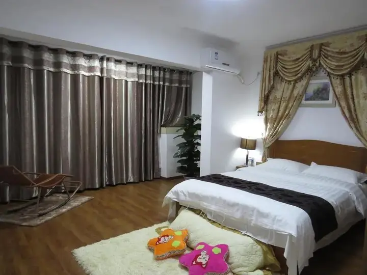 Чунцин: River Bank Courtyard Theme Apartment- Chongqing