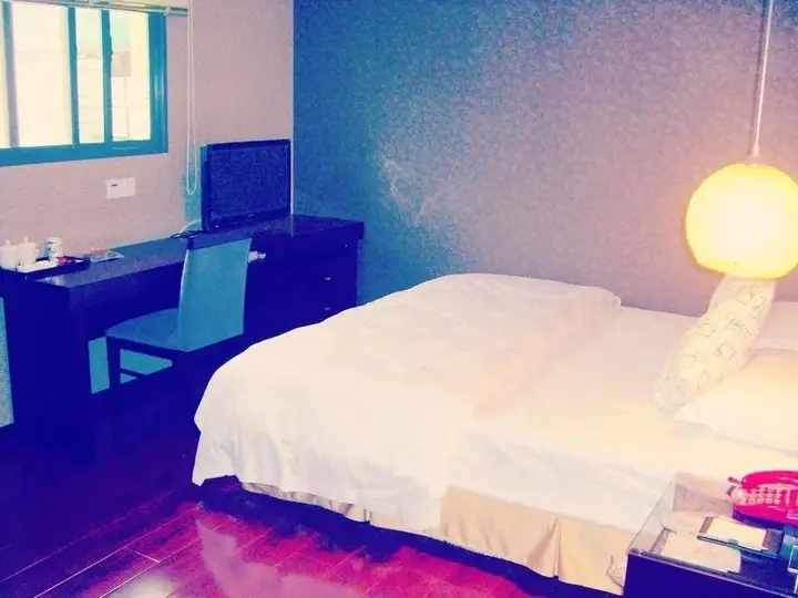 Нанкин: 欢腾商务宾馆(南京江宁上元大街万达广场店)
