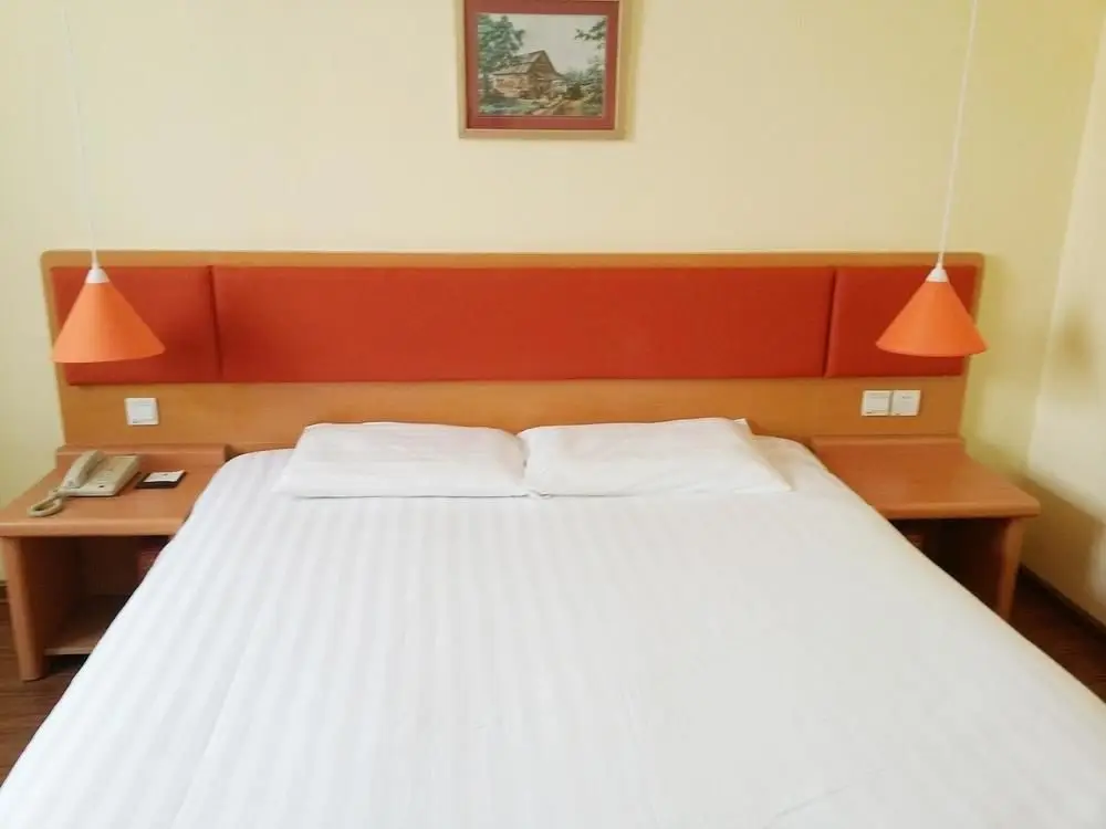 Цзинань: Home Inns