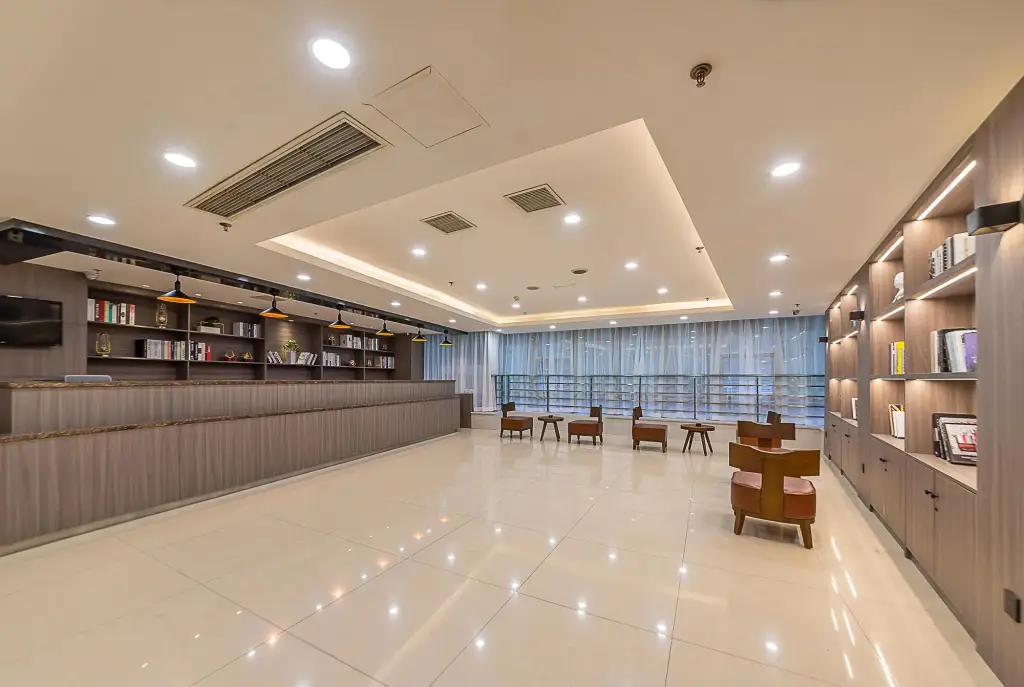 Чунцин: Hanting Hotel Chongqing Jiefangbei Pedestrian Street Center
