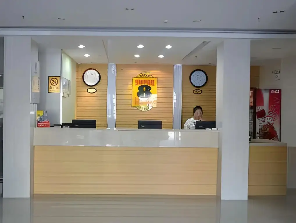Цзинань: Super 8 Hotel Jinan Railway Station Square