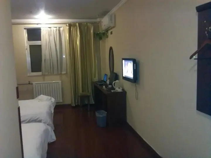 Линьи: Greentree Inn
