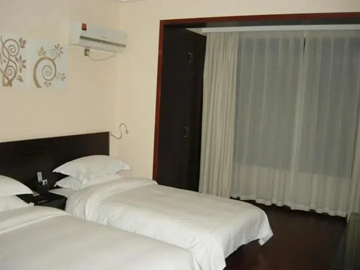 Нанкин: Nanjing Ziqinghu Hotspring Hotel
