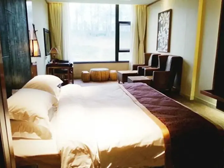 Нанкин: Nanjing Ziqinghu Hotspring Hotel