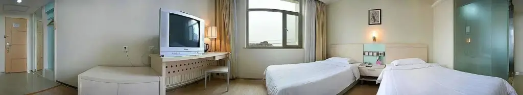 Цзинань: Hirun Jinan International