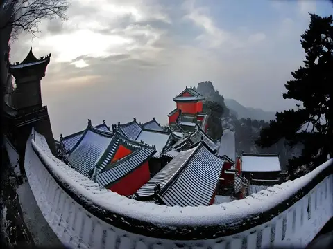 Wudang Mountains Jianguo Hotel — фото 1