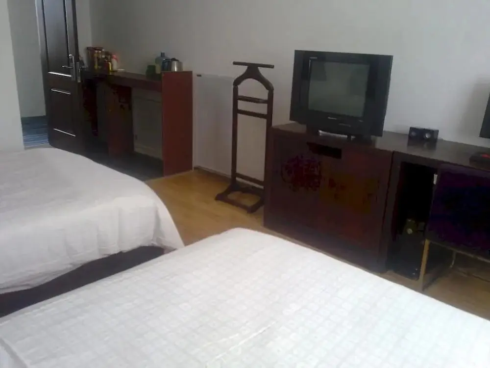 Хецзе: Kaiyue Hotel