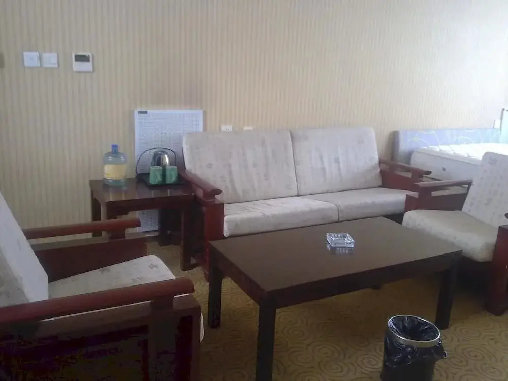 Хецзе: Kaiyue Hotel