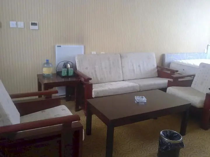Хецзе: Kaiyue Hotel