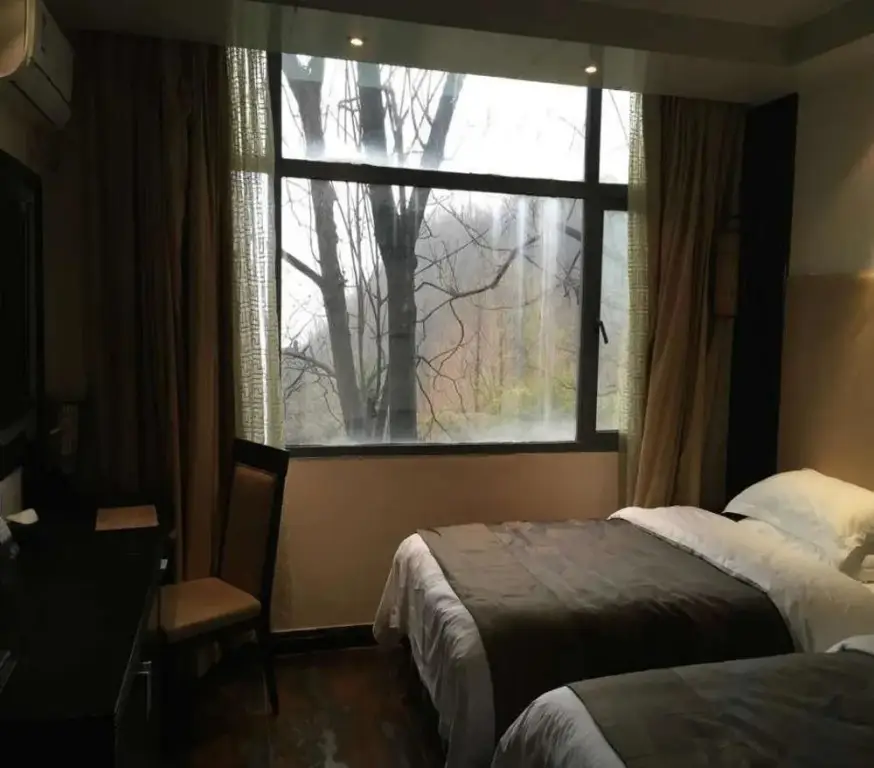 Шиянь: Wudangshan Nanyan Lodge