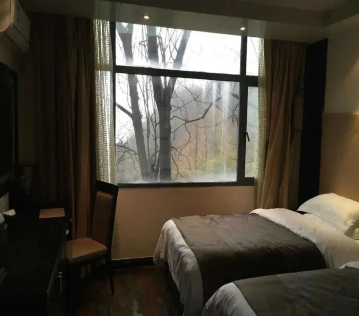 Шиянь: Wudangshan Nanyan Lodge