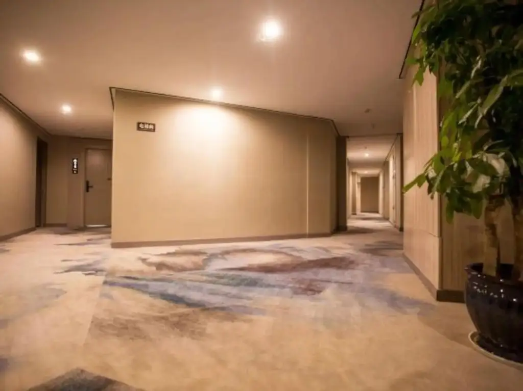 Шиянь: Crown International Business Hotel