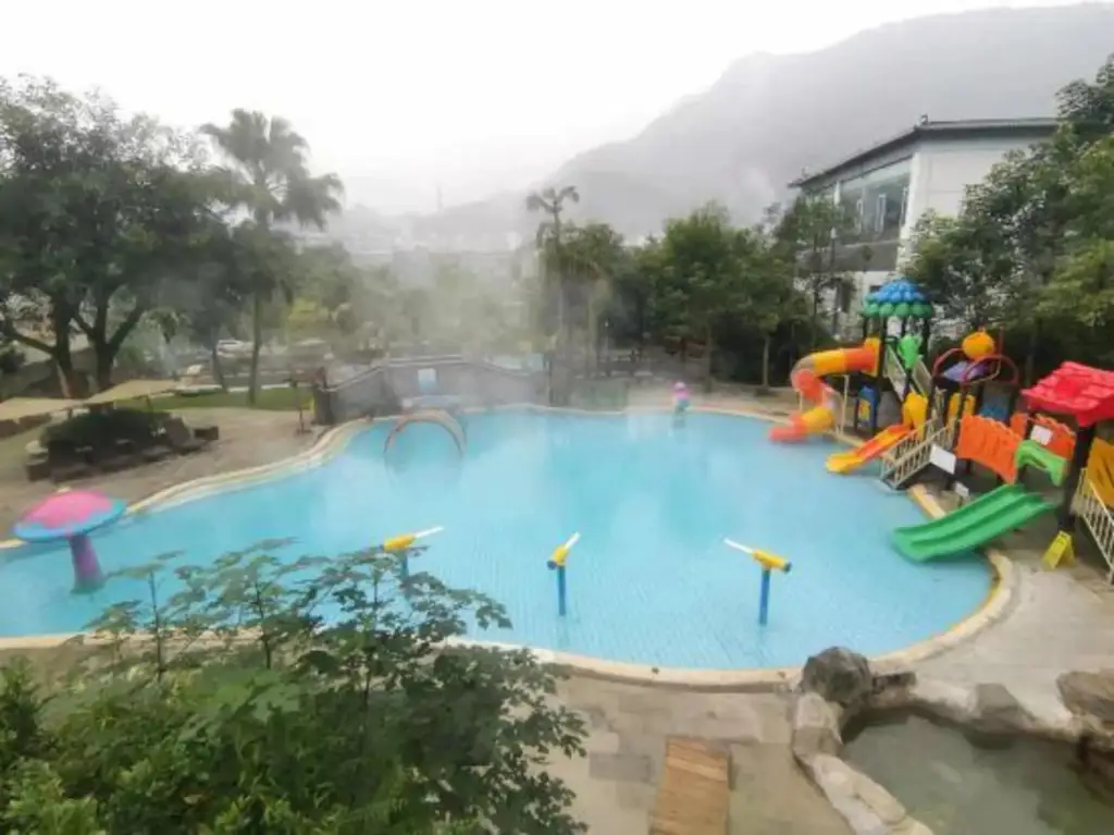 Chongqing White-collars East Hotspring Hotel — фото 1